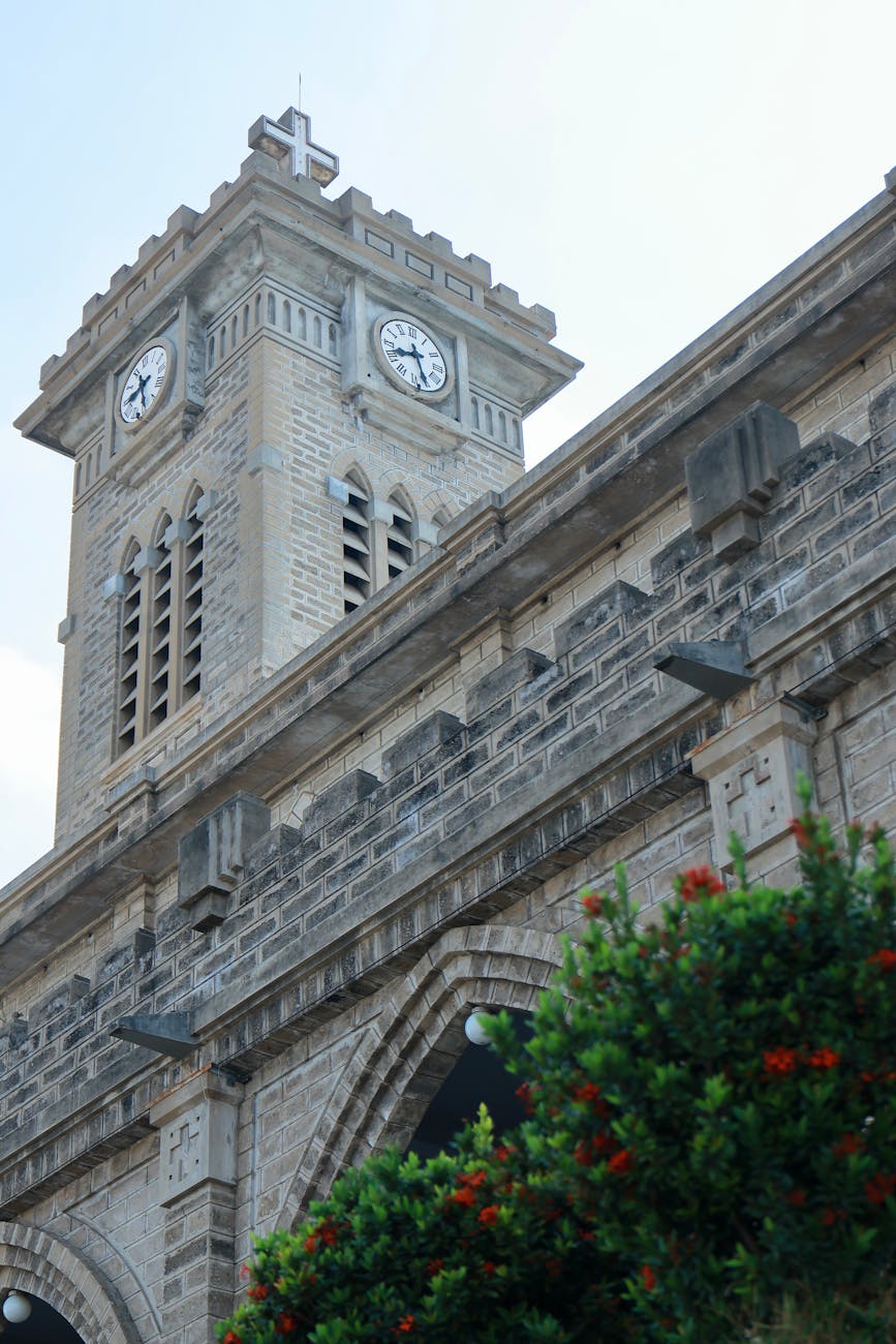 Photo by 🇻🇳🇻🇳Nguyễn Tiến Thịnh 🇻🇳🇻🇳 on <a href="https://www.pexels.com/photo/clock-tower-of-historic-stone-church-building-32658562/" rel="nofollow">Pexels.com</a>